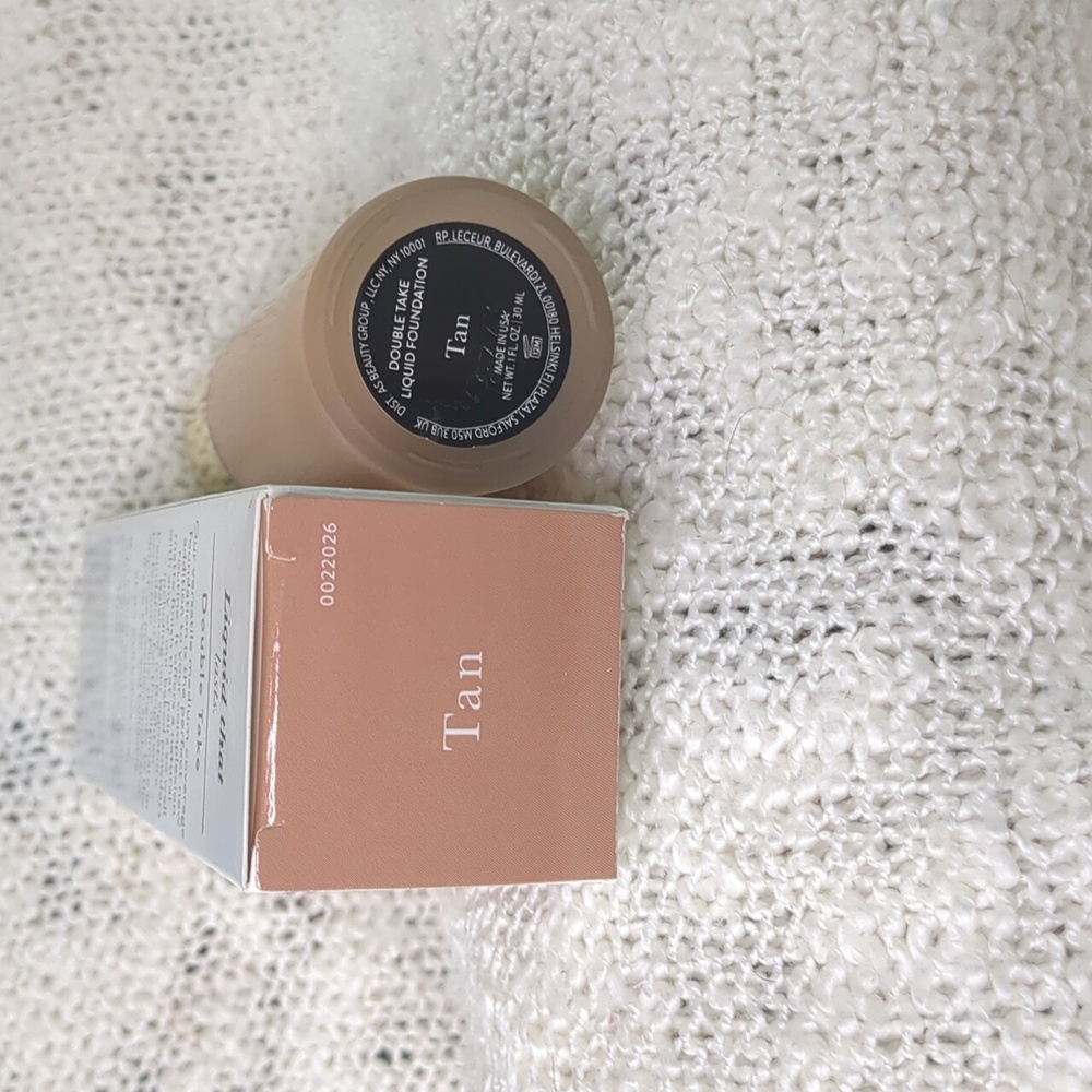 Laura Geller Double Take Liquid Foundation in Tan, 30ml/1.0fl oz - Picture 3 of 10